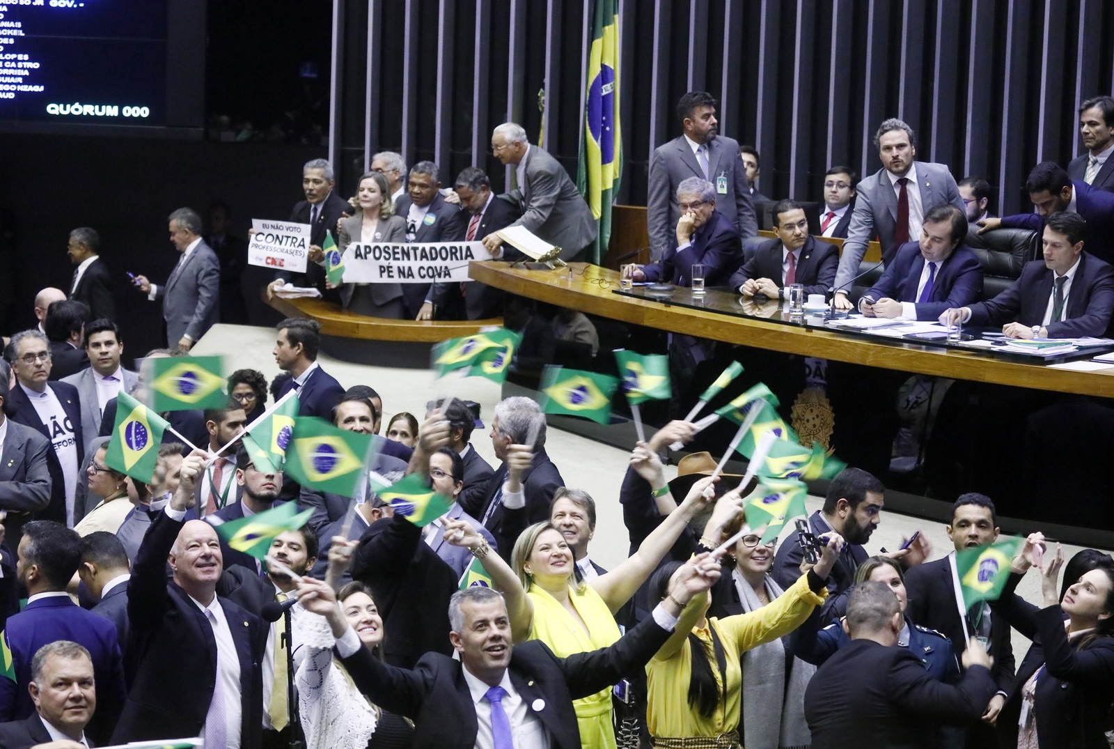 Câmara aprova em primeiro turno por 379 votos a 131 o texto-base da reforma da Previdência